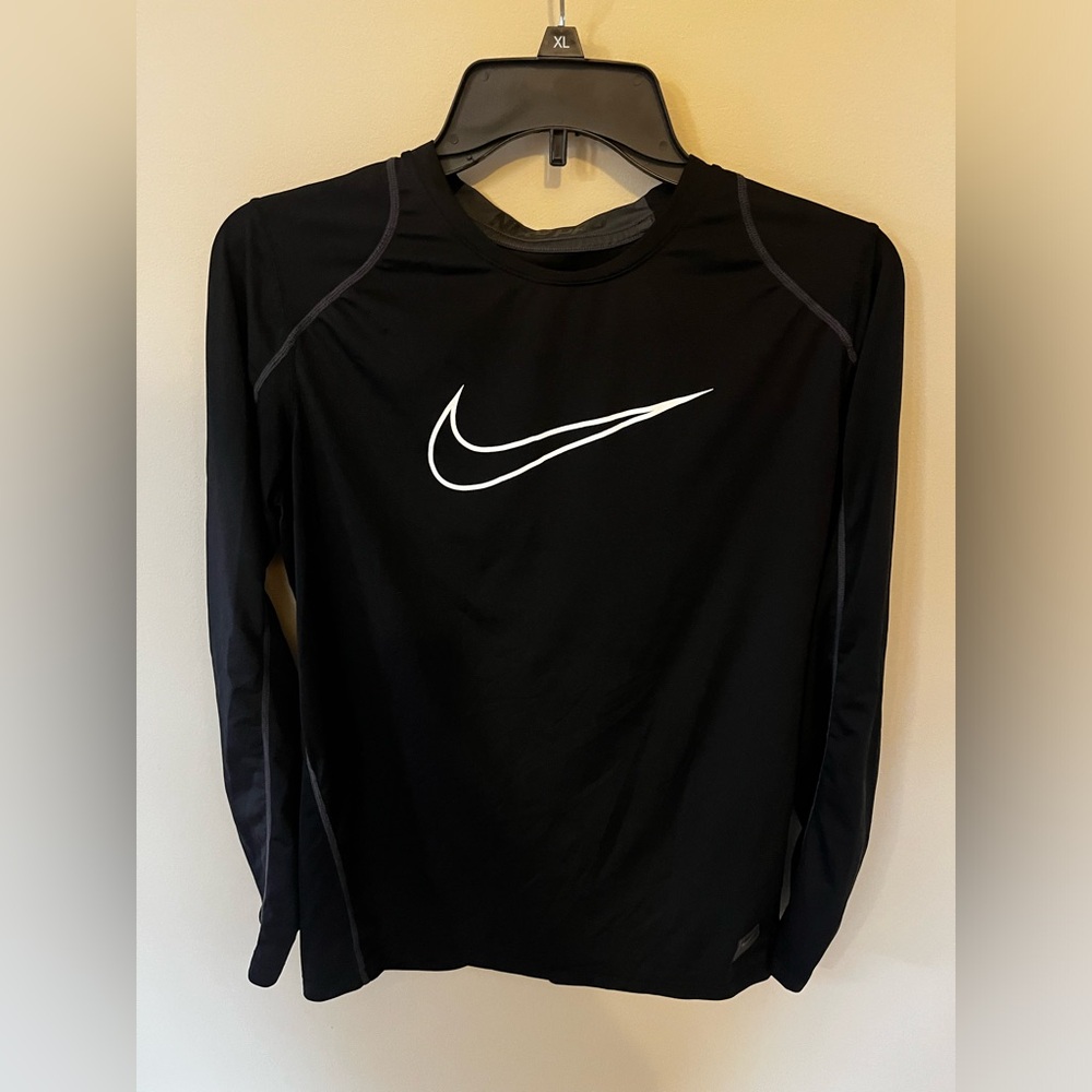 Nike Boys XL Black Long Sleeve Shirt